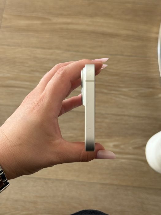 Iphone 14 , arata bine