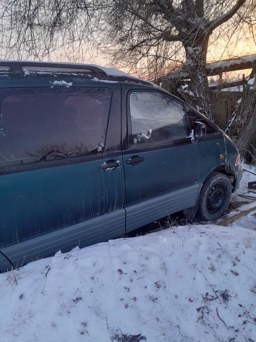 Машина Toyota Previa