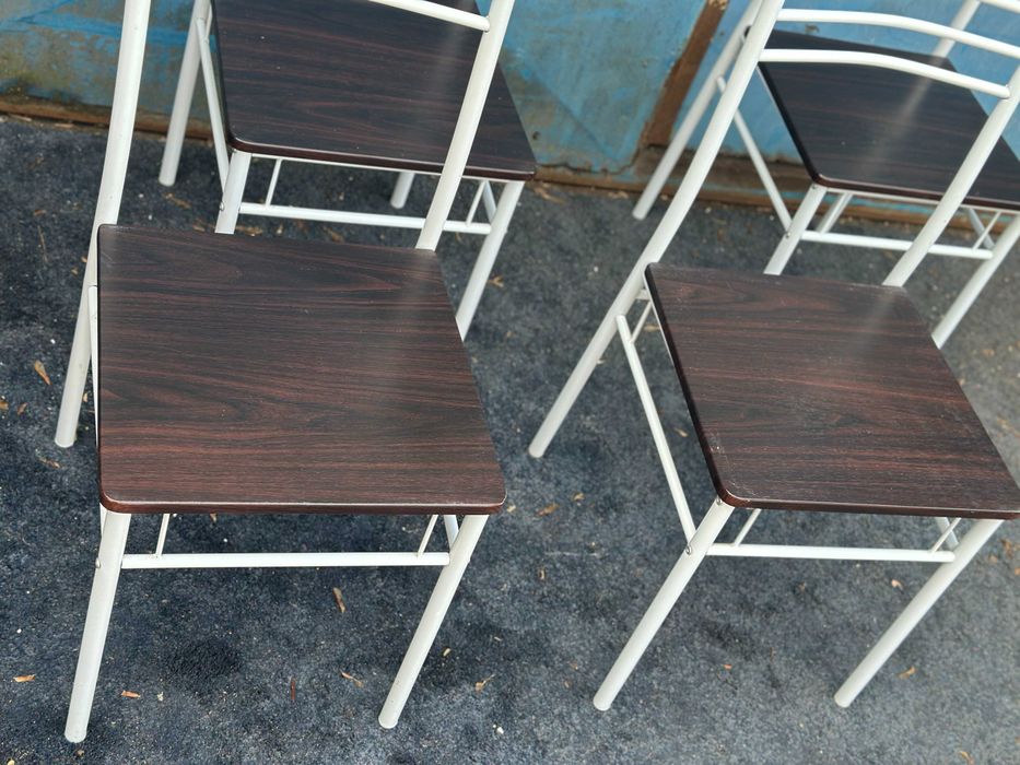 Set 4 Scaune cu cadru metalic; Scaun solid