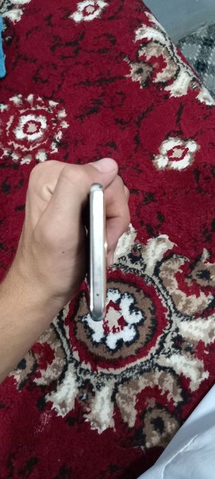 Honor x9b aybi yo hamma joyi radnoy 12+8  ga 256 xotira narxi 3mln
