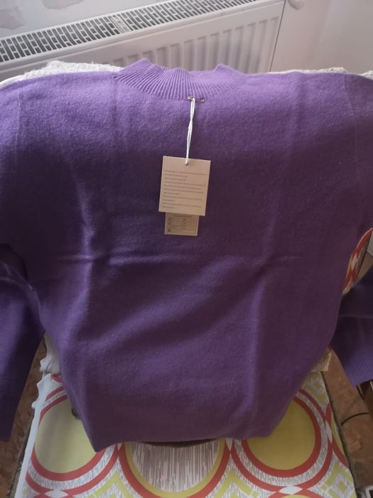 Pulover nou in ambalaj.Lână merinos 100%