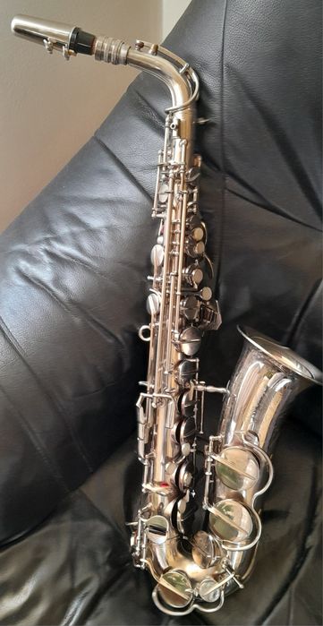 Vănd saxofon alto marca Huller