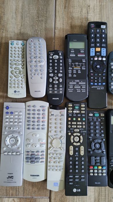 Telecomanda Tv, VHS, Dvd in stare perfecta