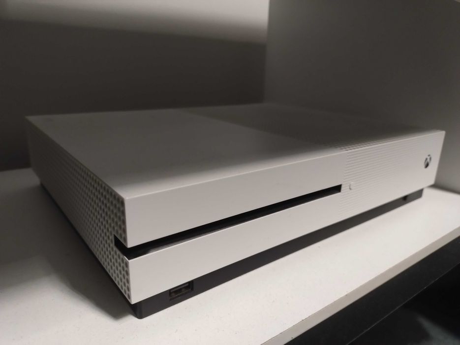 XBOX ONE 1TB stare perfectă