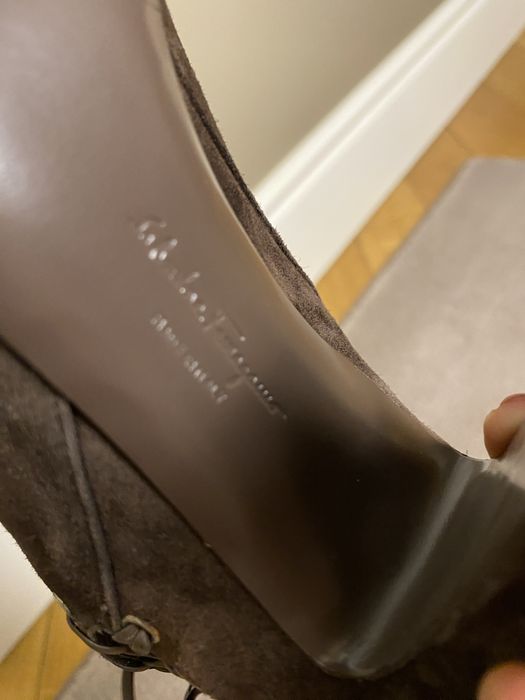 Ghete noi Salvatore Ferragamo piele intoarsa maro