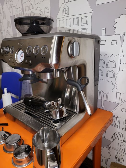 Полупрофесионална кафемашина с кафемелачка SAGE Barista Express