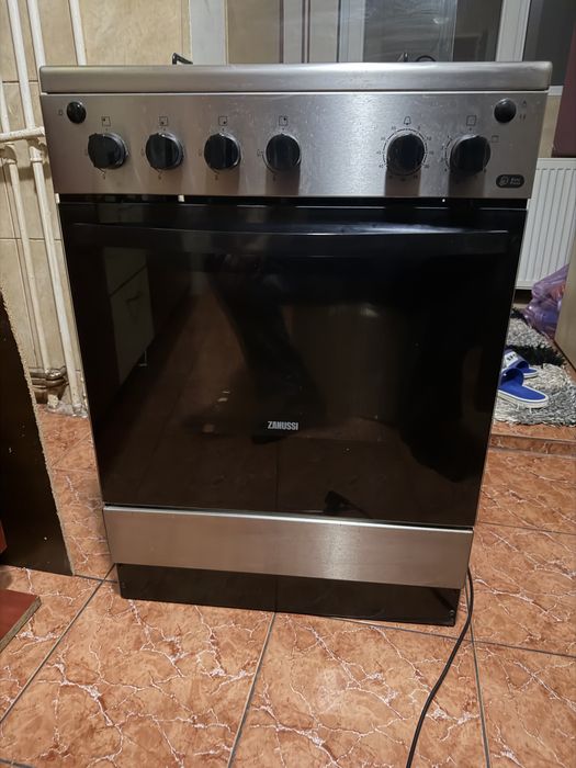 Aragaz zanussi pe gaz cuptor gaz si rotisor