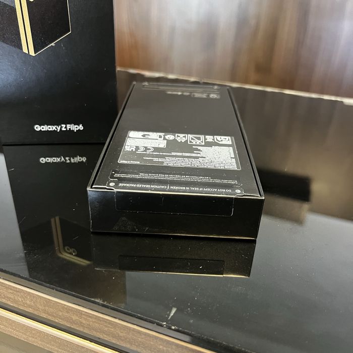 Нов!2г гаранция! Samsung Galaxy Z Flip 6 5G 512GB + 12GB RAM Silver