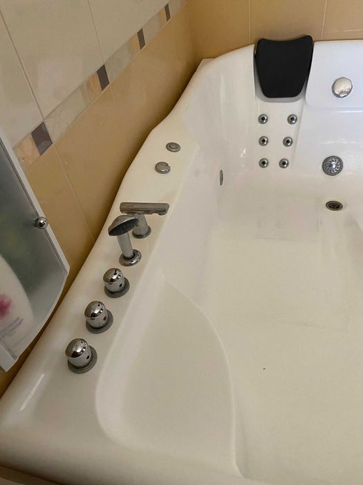 Cada hidromasaj WELLIS, doua locuri, impecabila!