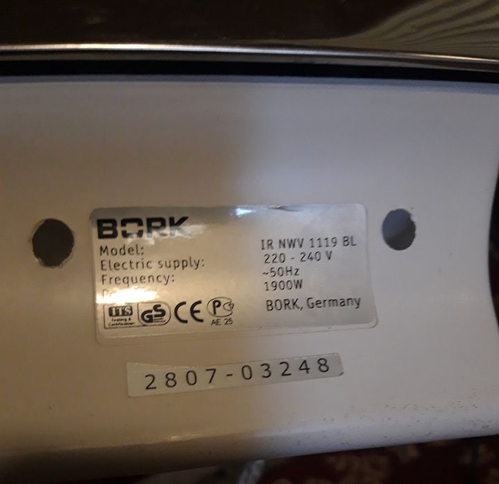 Продаю утюг почти новый.Цена окончательно.