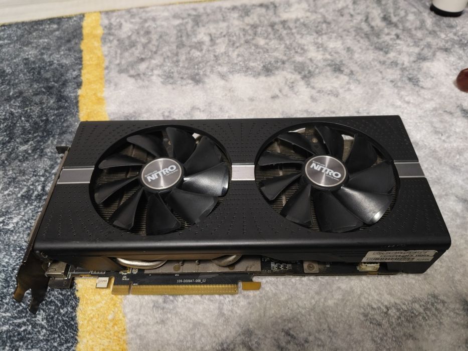 AMD RX 570 Sapphire NITRO+ 4GB GDDR5   |    merge si la schimb