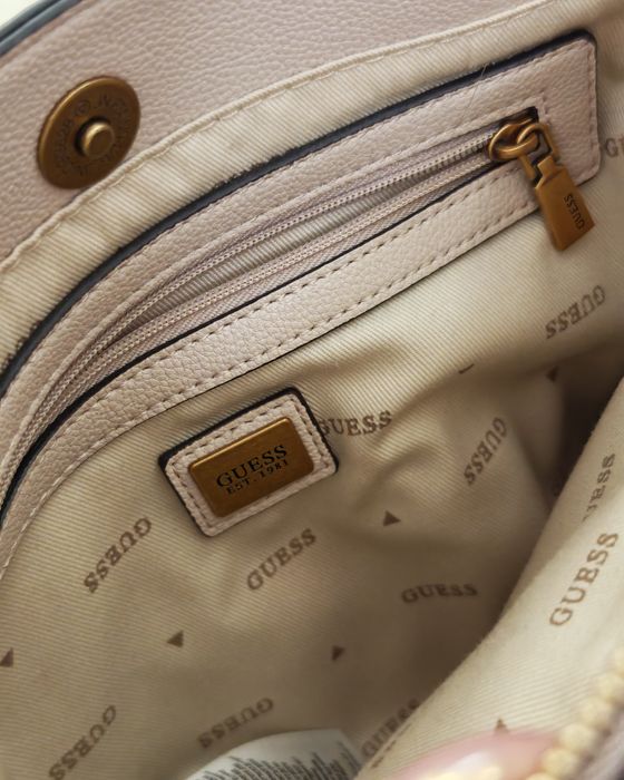 Дамска чанта бежова guess