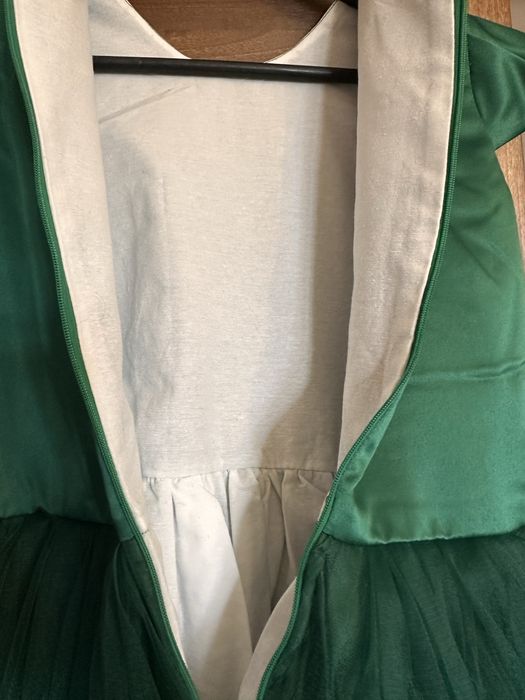 Нарядкое платье доя девочки 10-12 лет