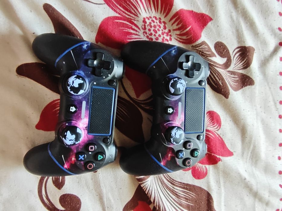 Vând PS4 slim  in stare perfecta de funcționare cu 2 joiysticiuri