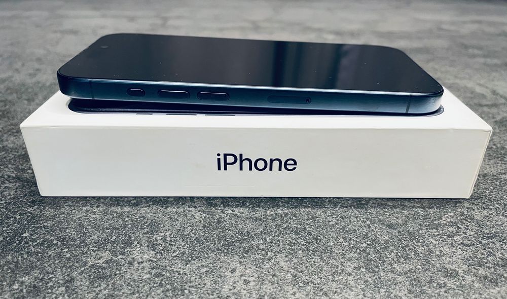 iPhone 15 Pro, 256 ГБ, SIM + eSIM