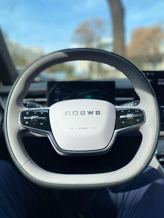 ROEWE M7 hybrid 2050km
