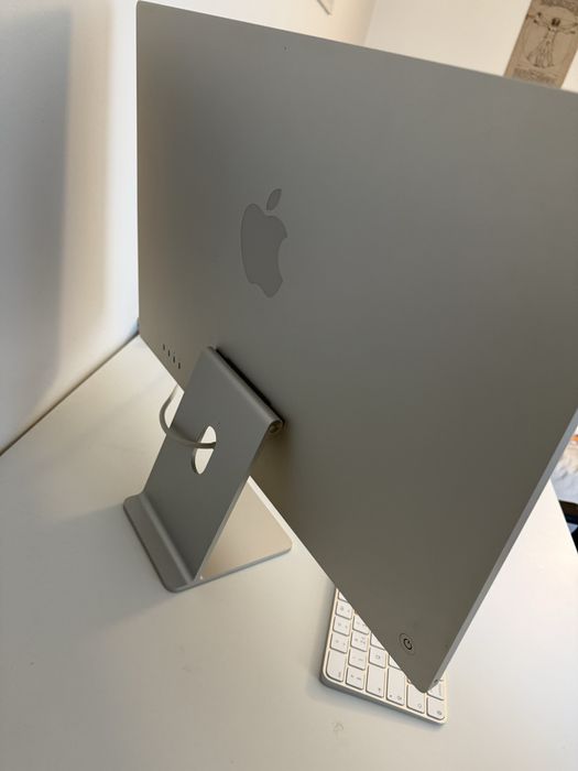 Apple iMac 24” inch 2021 M1 16 GB RAM 256 SSD Retina Silver 4.5K