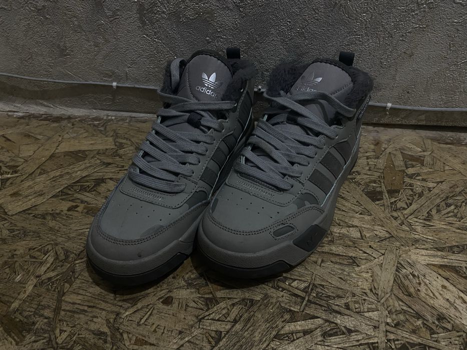 Весенние кроссовки Adidas