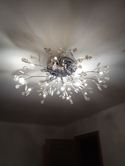 Продам люстры б/у