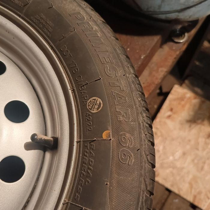 Продам шину с дисками новый