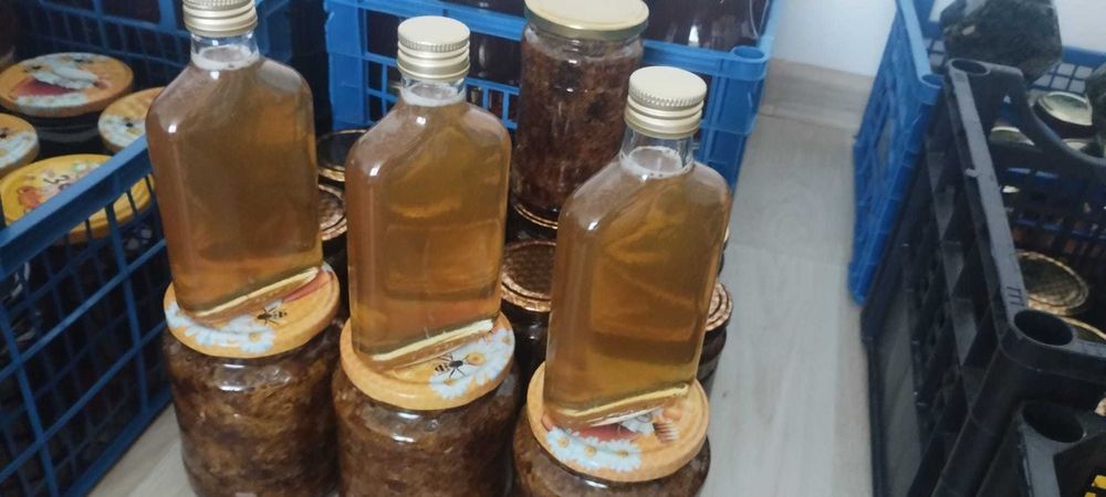 Vând miere produsa în zonă montană