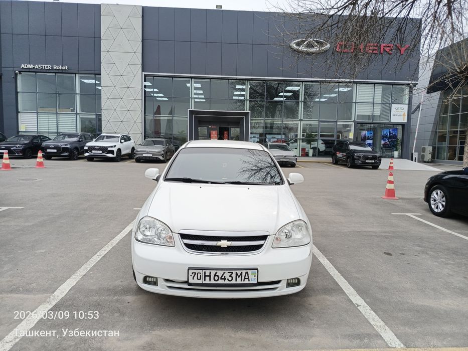Lacetti 1,8 sotiladi