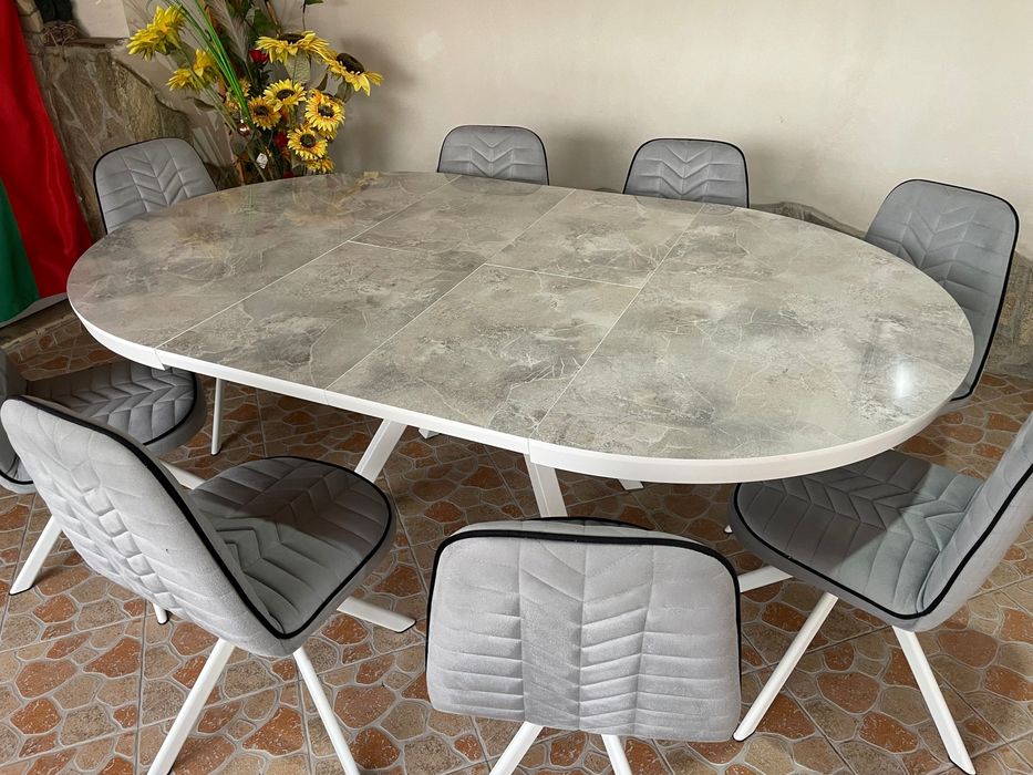 Голяма маса с 8 стола