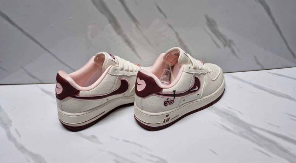 кроссовки Nike женские