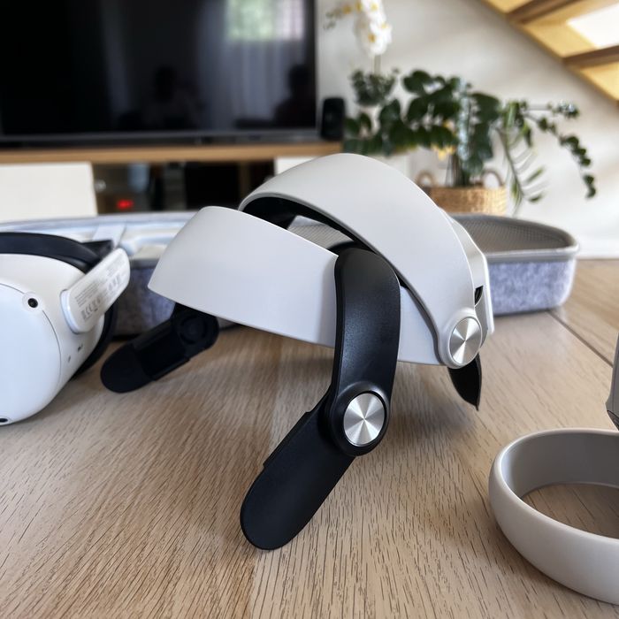 Meta Oculus Quest 2 cu Ergonomic Strap si Geanta de carat, 128GB Nou