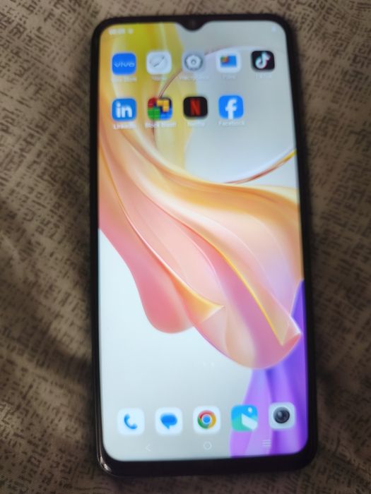 Продам телефон vivo-003