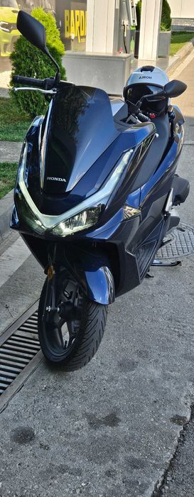 Почти чисто нов скутер Honda PCX 2025