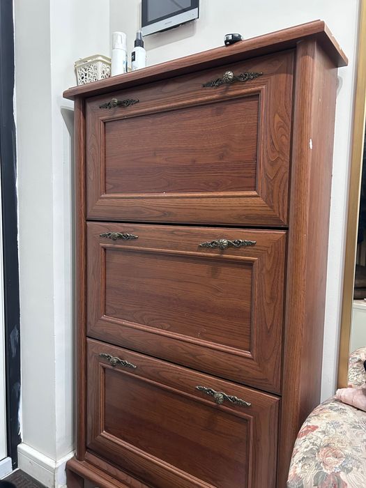 Продам шкаф обувница