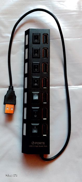 Hub usb cu intrerupatoare și lumina led