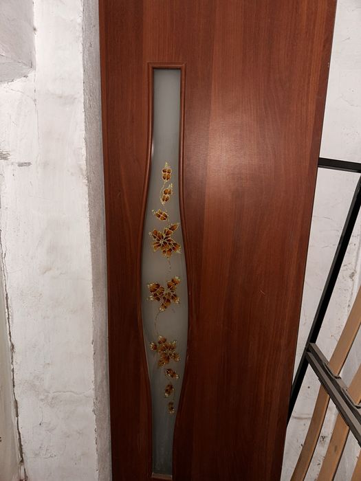 Продается  двери одна железная др дсп