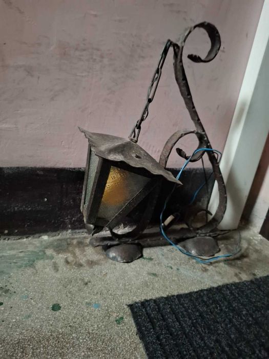 Антикварна стара френска лампа