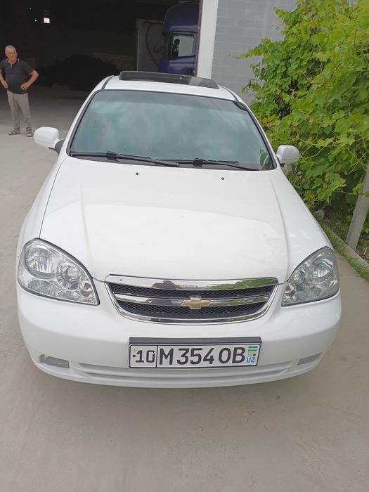 Lacetti 1.6 srochno sotiladi