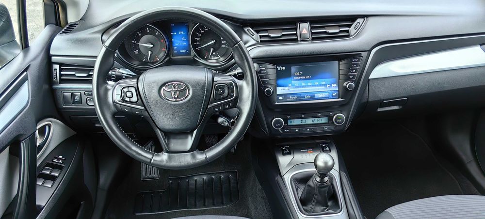 Toyota Avensis / Euro6 / 143CP / WEBASTO / Navi / Camera
