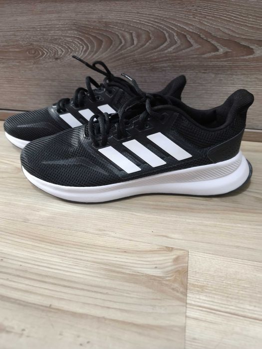 Продавам нови маратонки