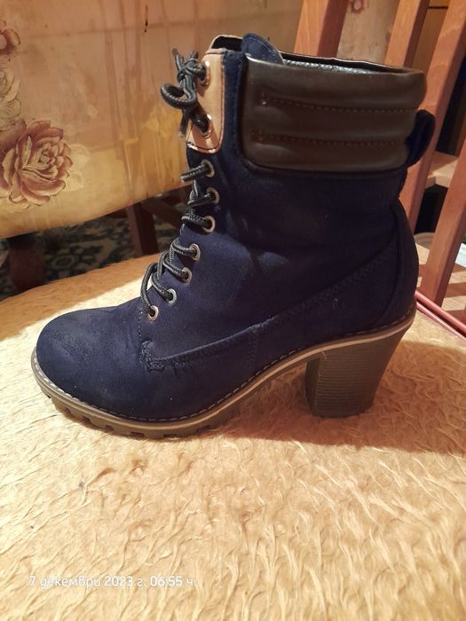 Продавам тъмносини ботуши