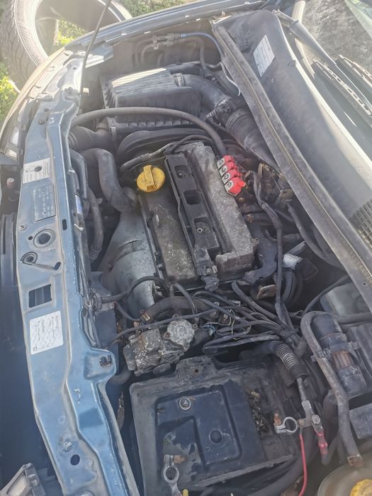 Опел Зафира  цял или по договаряне с газов инжекцион и комплект гуми