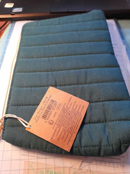 Accesorii pensule machiaj NOI+Portfard NOU verde Yves Rocher