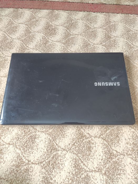 Продам срочно ноутбук Samsung NP300E5X