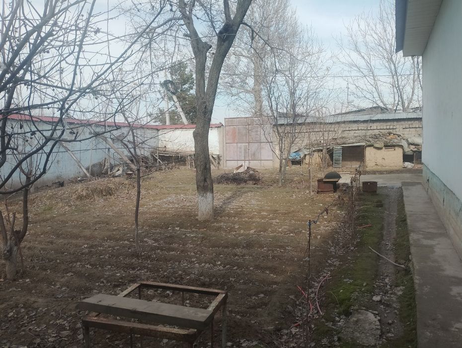 9.25 sotik 7 xonali uy sotiladi