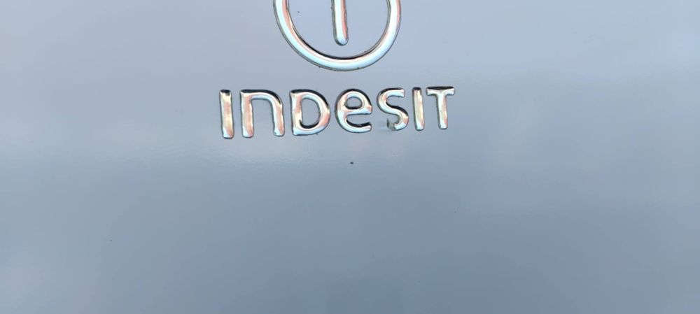 Vînd Combină frigorifică Indesit
