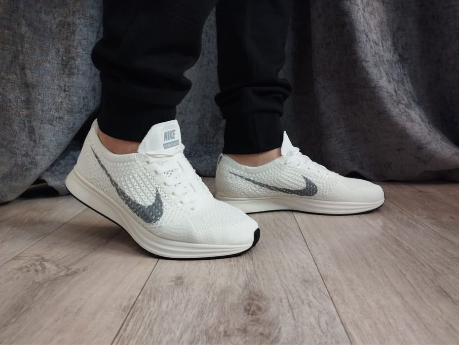 Продается мужская кроссовка