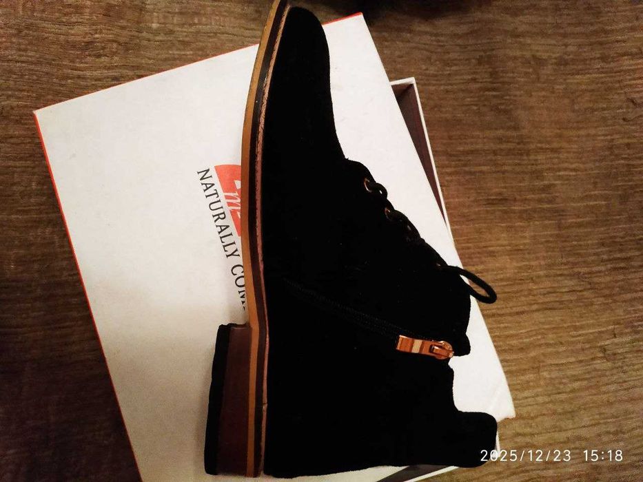 Замшевые черные ботинки