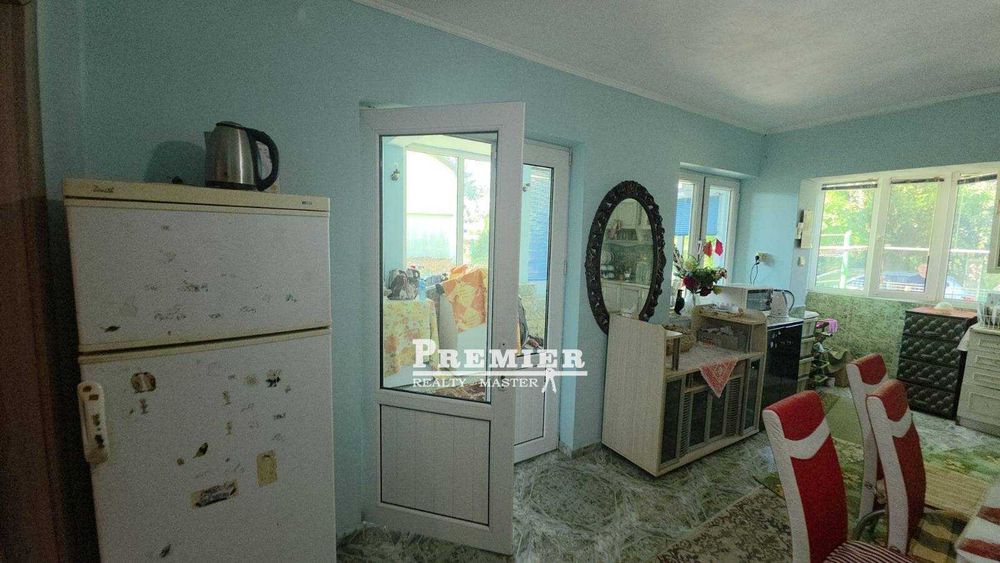 Продава се жилищна къща с парцел в Камено