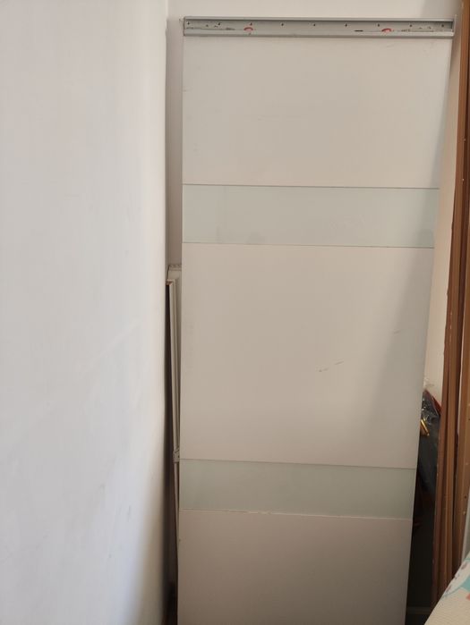 дверь Geona на рельсах