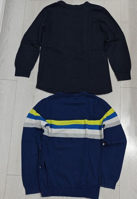 Bluze cu mâneci lungi pentru copii, marimea 140. Ambele 35 lei