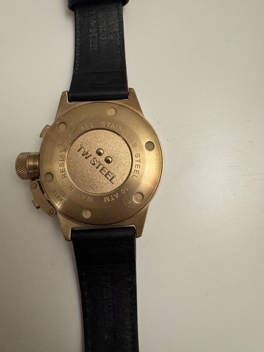 Часовник TW Steel